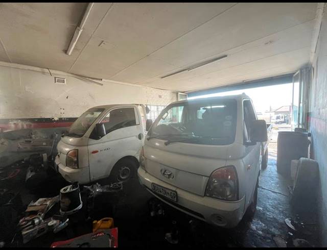 BUSINESS FOR SALE IN SPRINGS CENTRAL
